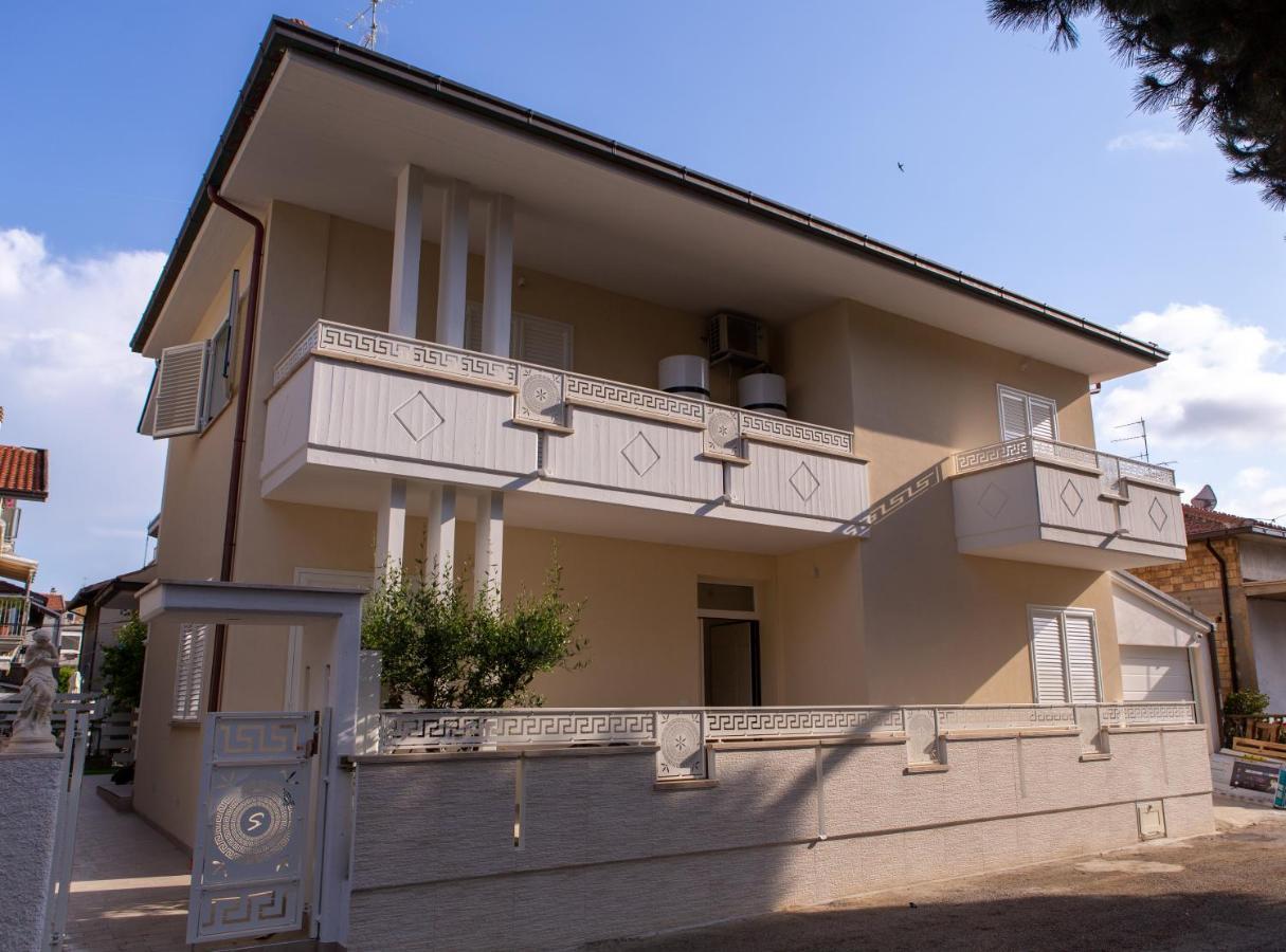 Aria Di Mare Bed & Breakfast Martinsicuro Exterior photo