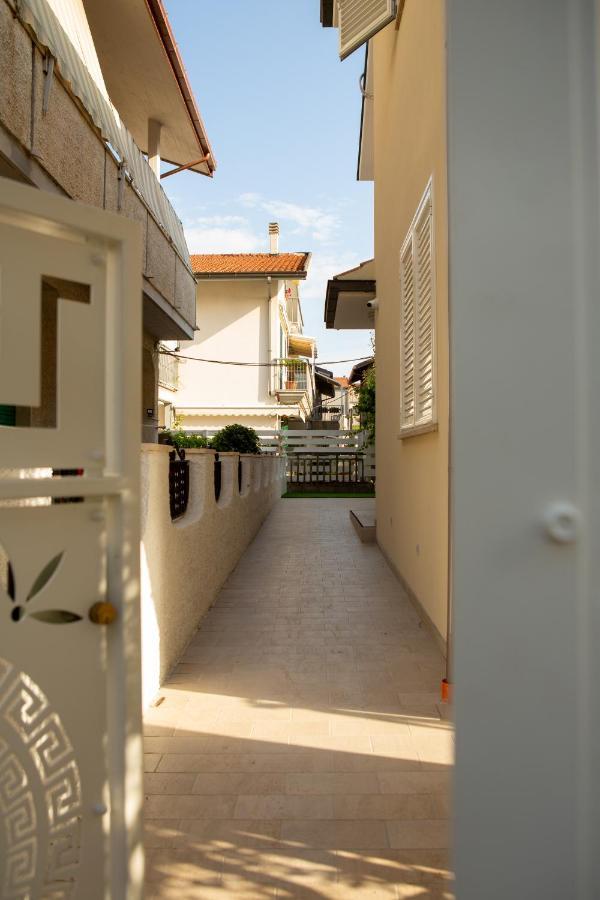 Aria Di Mare Bed & Breakfast Martinsicuro Exterior photo